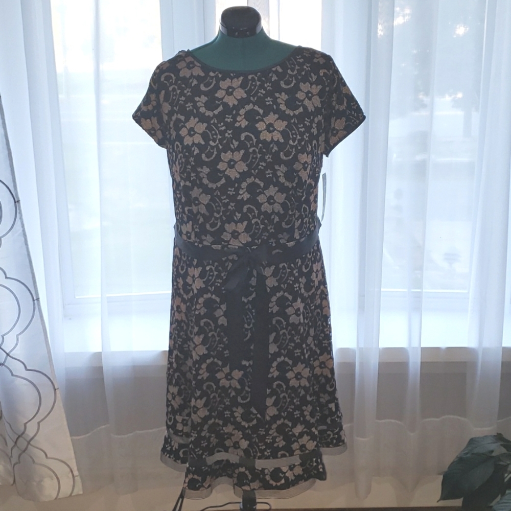 Bonded lace dress S.L. fashions